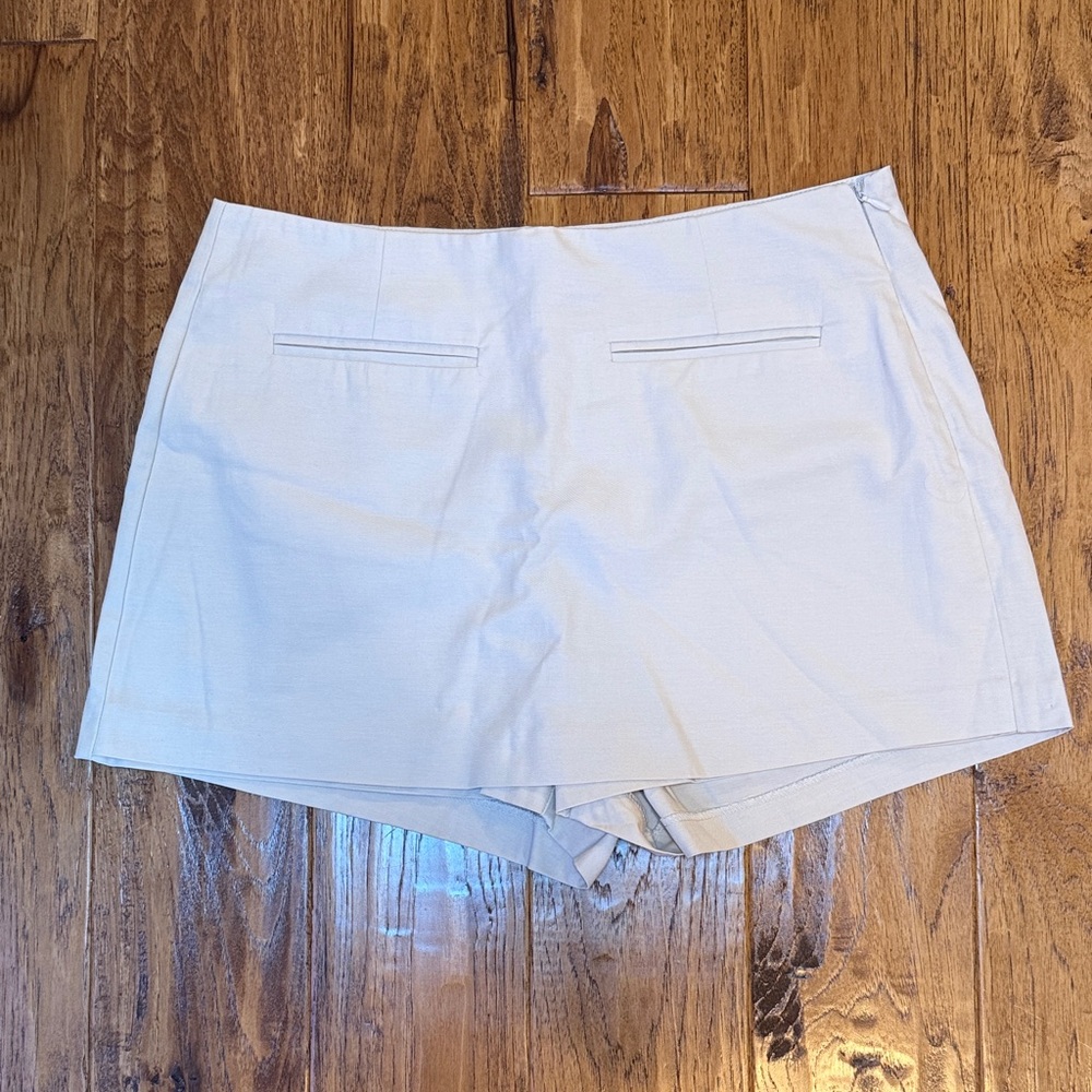 Dynamite Skort with Slit Pockets - Picture 3 of 4